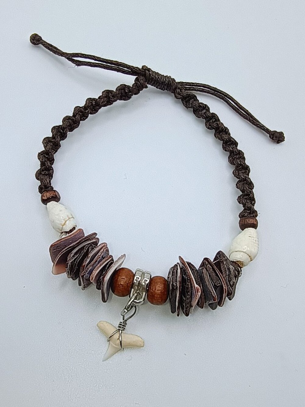 Handmade Marine Bracelet with Mother-of-Pearl Shell and Macrame Thread